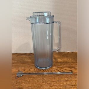 VTG Tupperware Picher 2 Qt. Clear Blue Preludio Acrylic Lid Stirrer,With A Spoon